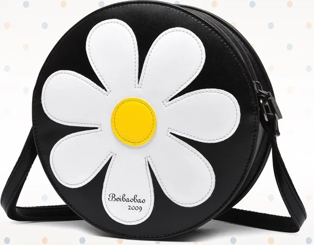 Black White Camomille Flower Cross Body Strap Bag Handbag