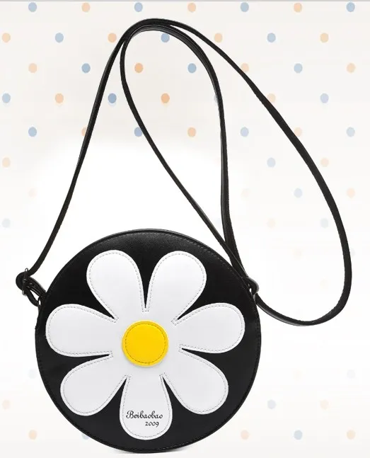 Black White Camomille Flower Cross Body Strap Bag Handbag